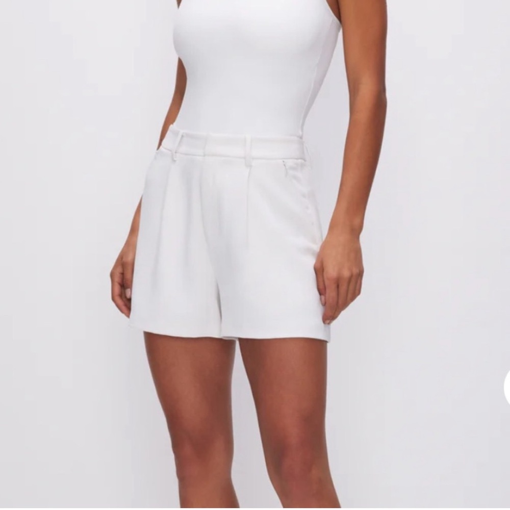 NWT Good American White Pleated Front Pocket Minimalist Classic Trouser Shorts 6